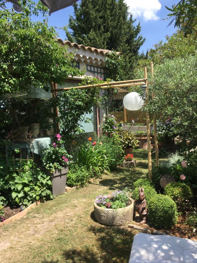 Le Clos Martin Eyragues Exterior foto