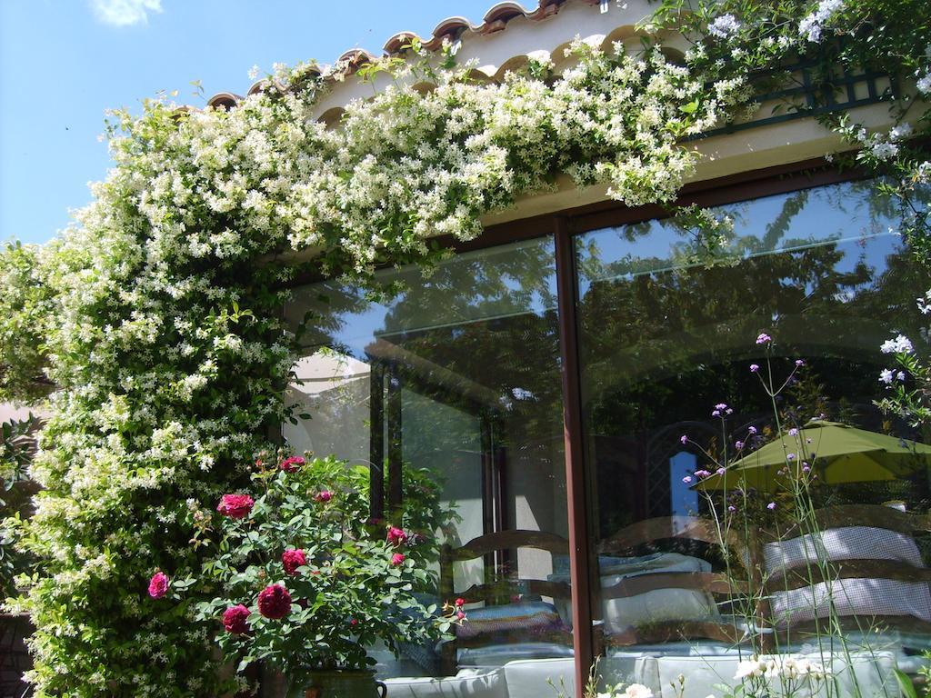 Le Clos Martin Eyragues Exterior foto