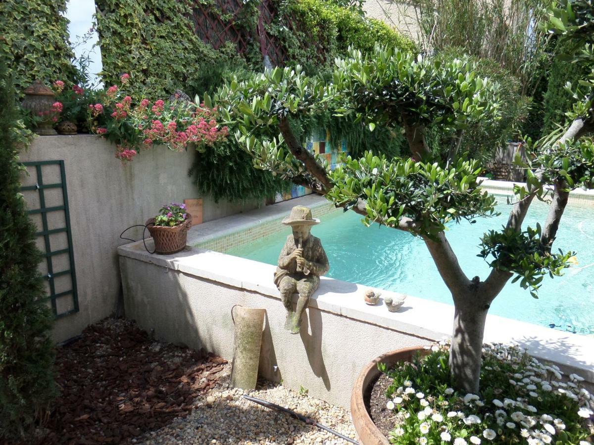 Le Clos Martin Eyragues Exterior foto