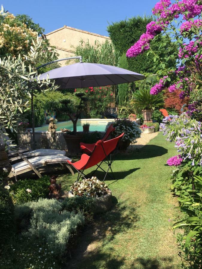 Le Clos Martin Eyragues Exterior foto