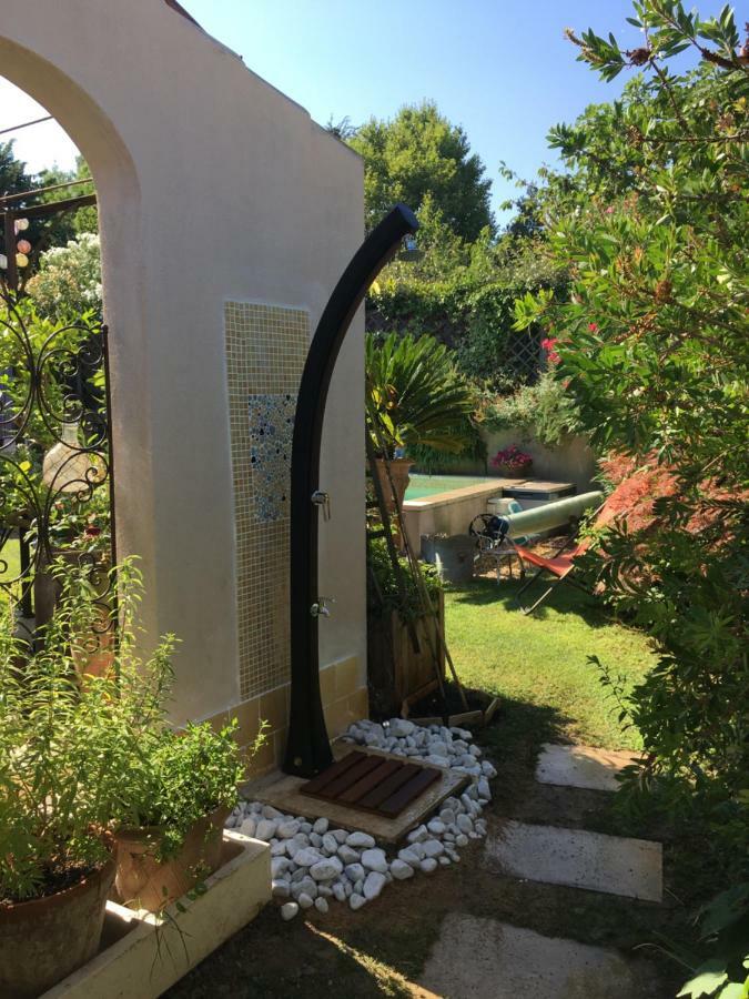 Le Clos Martin Eyragues Exterior foto